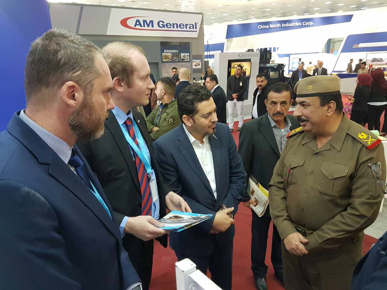 Discussions with international manufacturers at an industry exhibition
